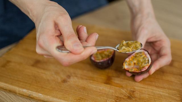 Нов метод за борба с вредителите: Учени откриха, че маракуята убива яйцата на плодовите мушици