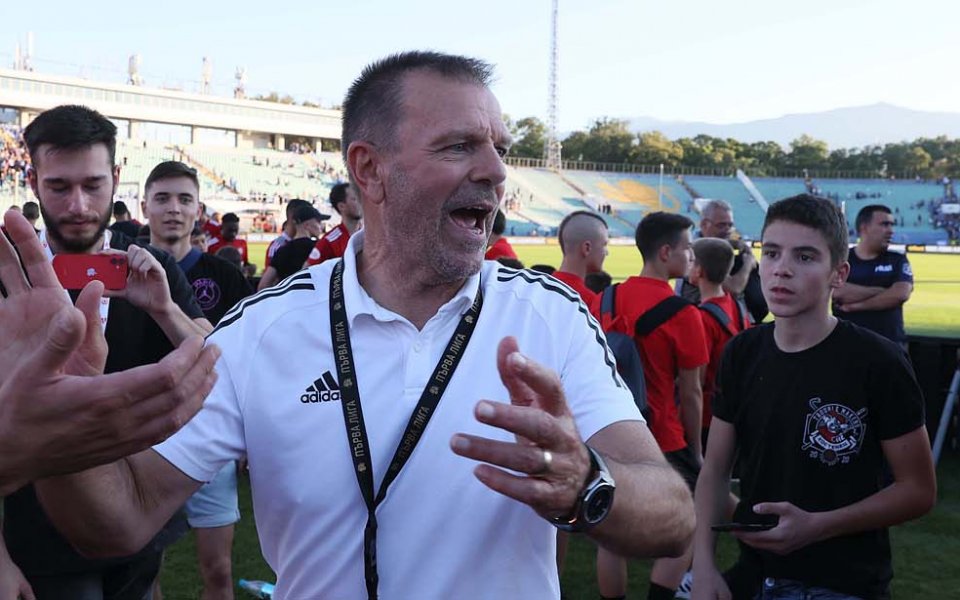 Стойчо Младенов записа юбилейна десета победа над дербито срещу Левски.