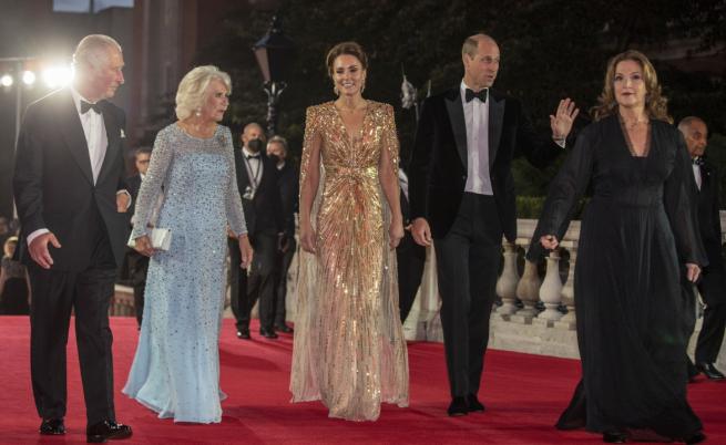 Момичето със златната рокля: Кейт Мидълтън прикова погледите на премиерата на Джеймс Бонд