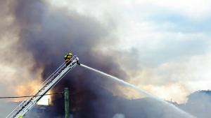 Пожар избухна в индустриалната зона на Пловдив На място са