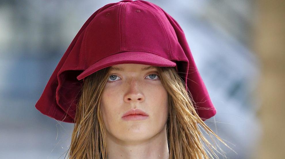 Дизайнерът Раф Симънс представи полово неутрална модна колекция (СНИМКИ)