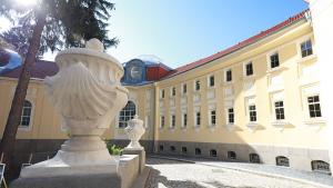Реновираната баня в Банкя