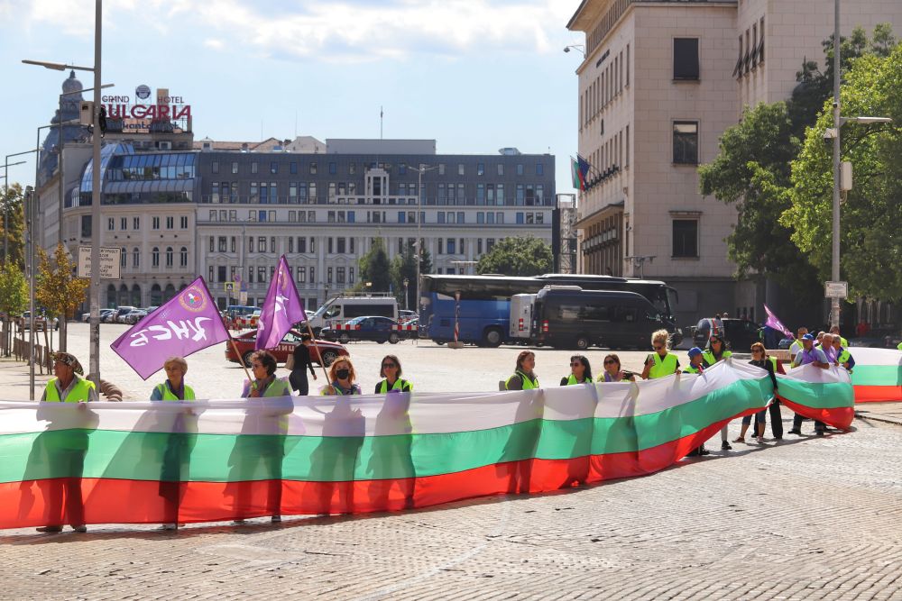 Протест на пътните строители пред МРРБ