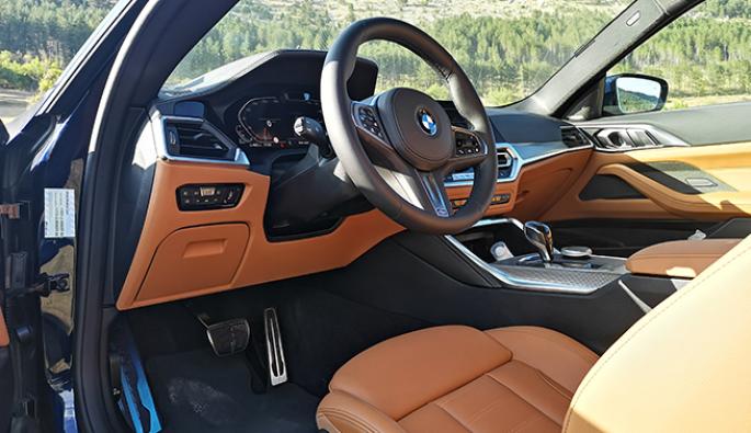  STOP & GO: Новото поколение на BMW Head-Up дисплея предлага увеличена със 70 % площ на проекцията.