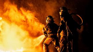 Огнеборци от Районната служба за пожарна безопасност и защита на