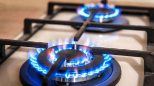 Цената на природния газ в Европа падна под 1 250