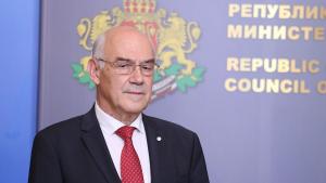 По предложение на изпълняващия длъжността председател на Народното събрание Мирослав