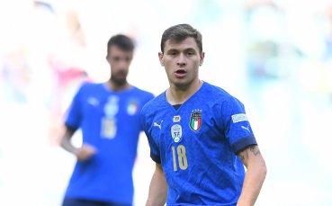 Националните отбори на Италия и Белгия играят при резултат 2 0