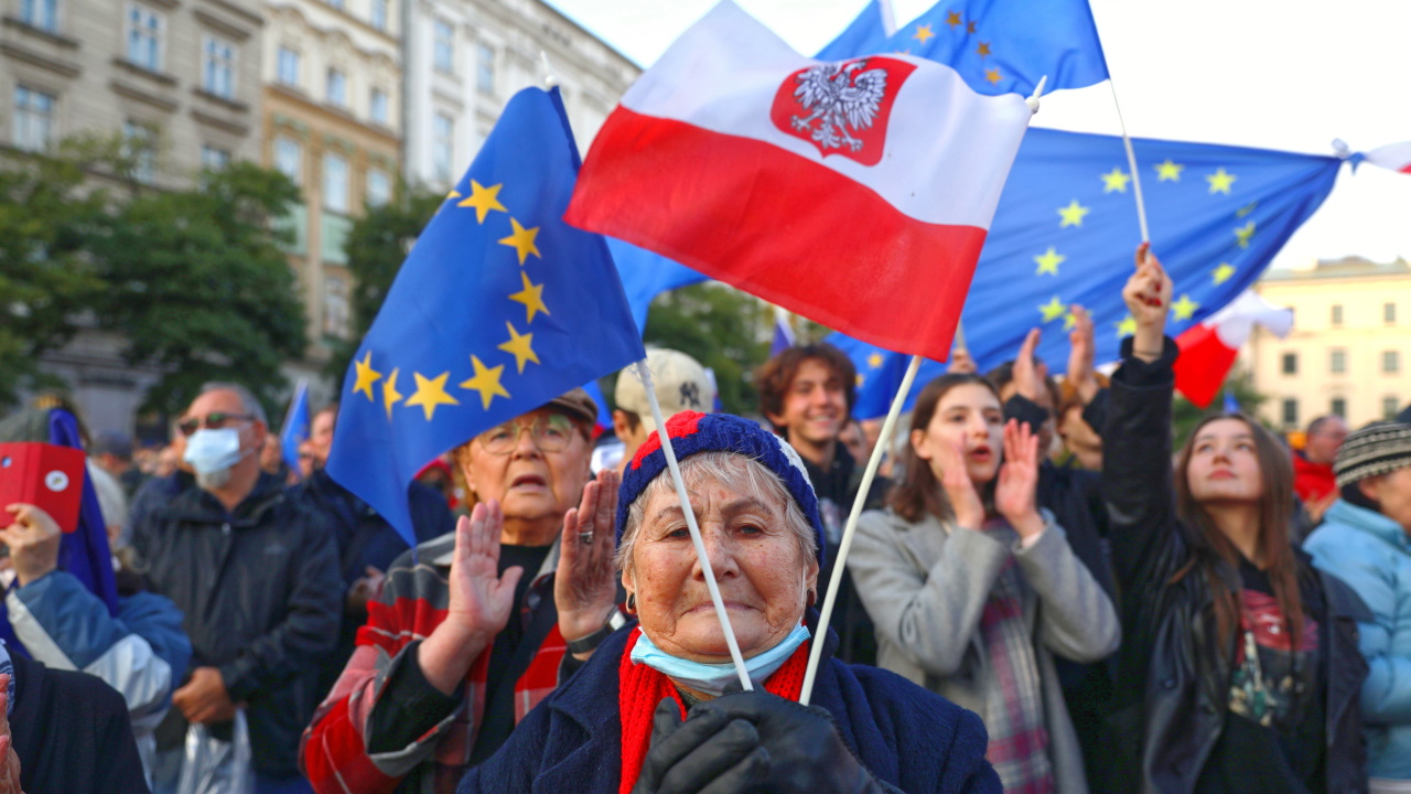 <p>Над 100 хиляди души демонстрираха в Полша в подкрепа на членството на страната в Европейския съюз</p>

<p><br />
&nbsp;</p>