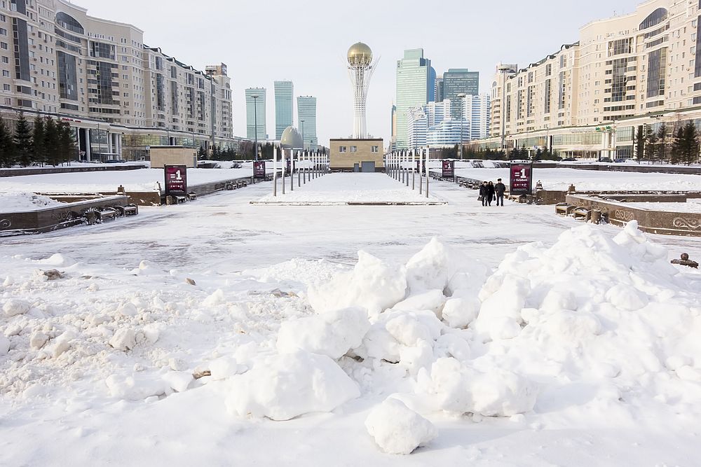 Астана, Казахстан <br>
<br>
В зимния период температурите могат да достигнат до -52 градуса по Целзий.