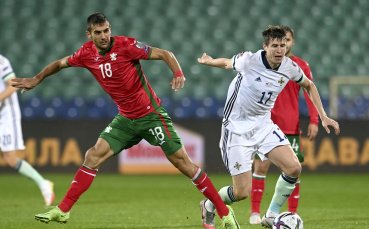 Националните отбори на България и Северна Ирландия играят при резултат 1 1