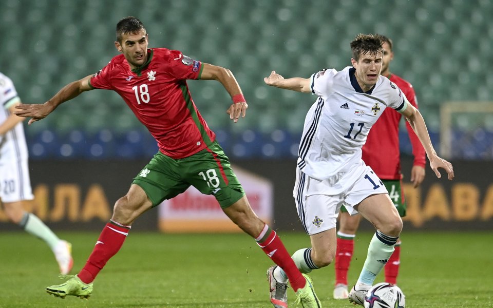 Националните отбори на България и Северна Ирландия играят при резултат