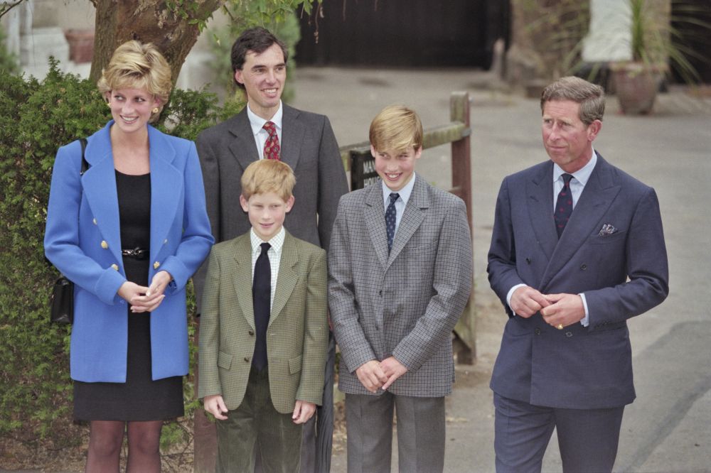 Британските принцове Уилям и Хари са отгледани от баща си - Чарлз след смъртта на майка им