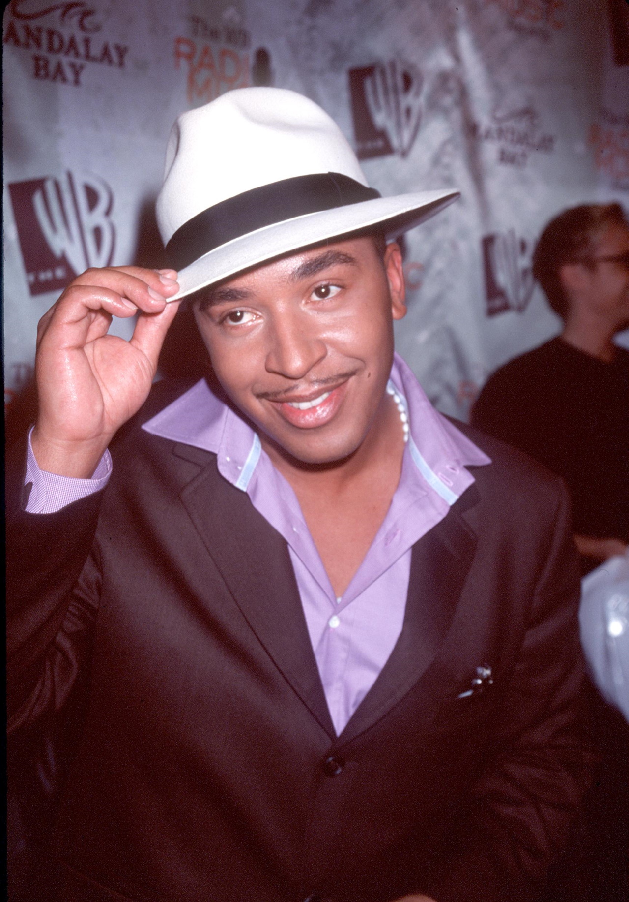 <p><strong><span class="nm-gallery-title font-700">Lou Bega</span> - &quot;Mambo No. 5 (A Little Bit of...)&quot;</strong></p>

<p>По онова време, ако се казвате Анджела, Памела, Сандра, Рита, Моника, Ерика, Тина, Мери или Джесика, осъзнавахте, че не е чак толкова хубаво да чувате постоянно името си от непознати. Ние останалите, просто сме щастливи, че вече не чуваме тази песен повече от веднъж в годината.</p>