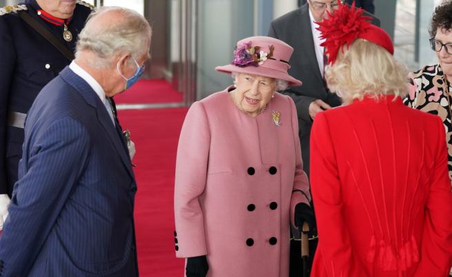 Кой „дразни“ кралица Елизабет II: Говорят, но не правят нищо