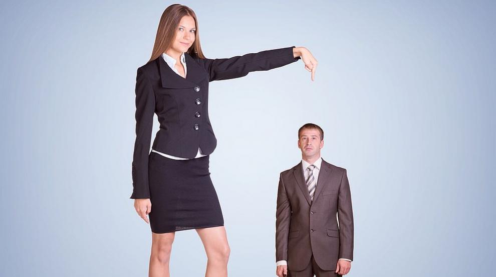 Любов без мерки: Британка с ръст 193 см и по-ниският ѝ партньор разбиват стереотипите (СНИМКА)