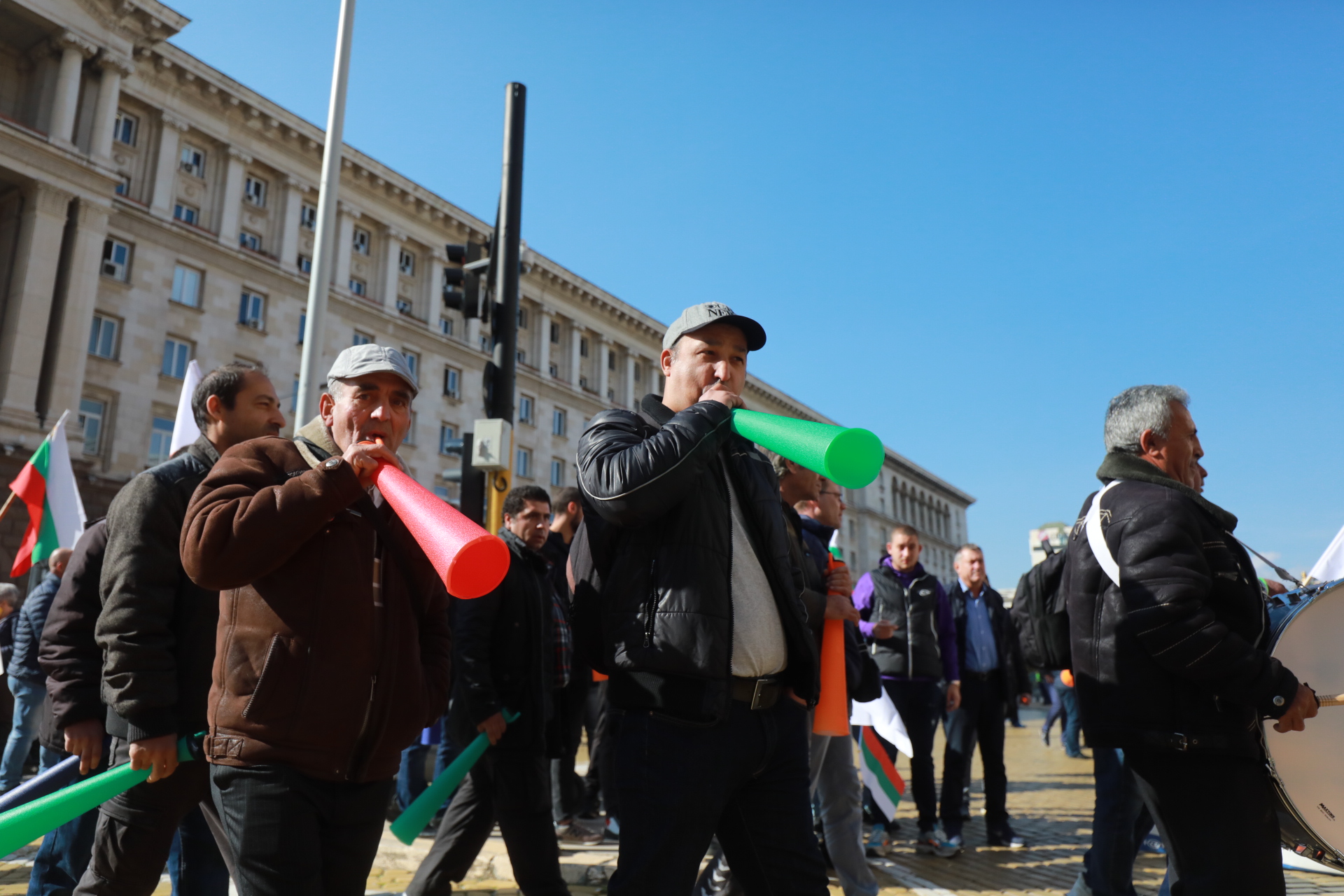 Работодателски организации и синдикати на протест