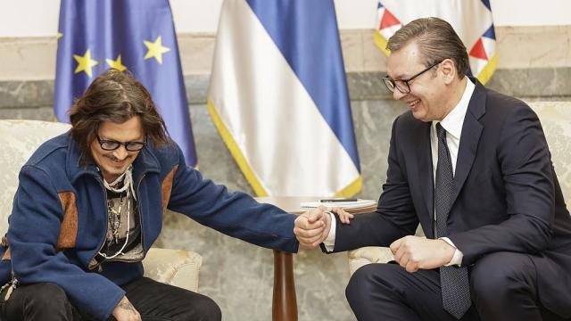 Джони Деп получи медал от сръбския президент Вучич (ВИДЕО)