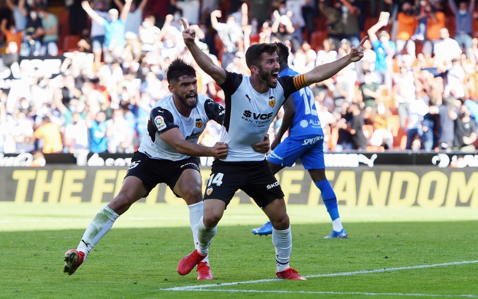 С два гола в добавеното време Валенсия направи частичен обрат