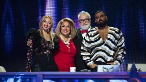 Маскираният певец