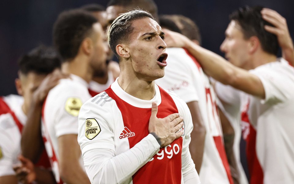 Аякс разби с 5:0 в Амстердам ПСВ Айндховен в среща