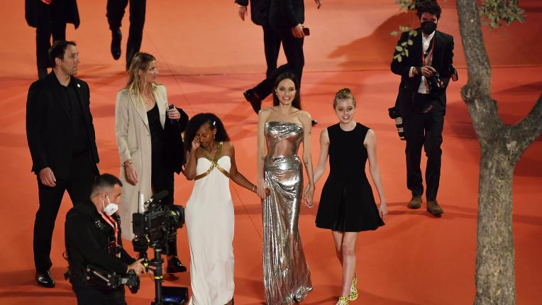 Анджелина Джоли, Шайло и Захара на премиерата на „Вечните“ в Рим