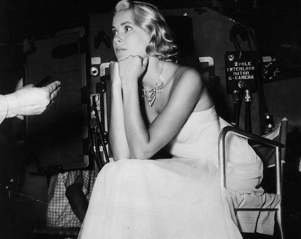  Грейс Кели, Грейс Кели нанасяла един колорит под скулите и различен върху бузите си. 