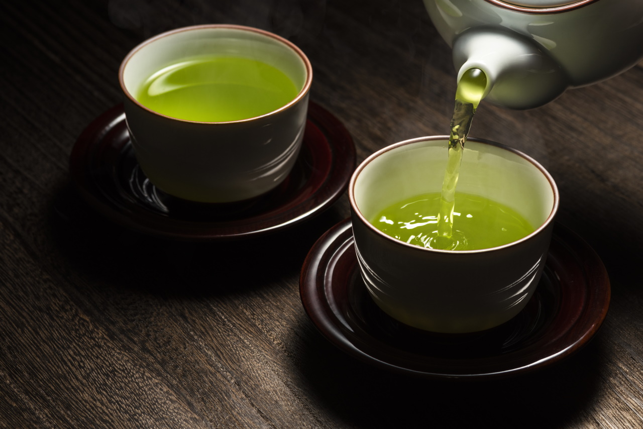<p><strong>Зелен чай</strong></p>

<p>Зеленият чай е известен със своите ползи за здравето. Смята се, че флавоноидите, вид антиоксидант в зеления чай, са основният фактор за здрава сърдечно-съдова система.</p>