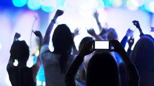 Все повече музикални изпълнители изнасят концертите от световните си турнета