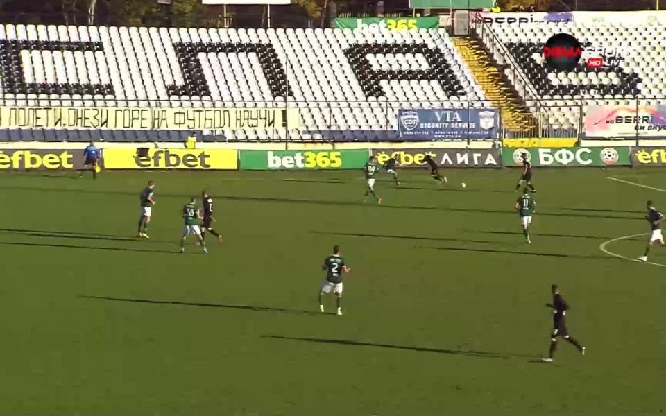 В 51-ата минута Славия поведе. Резервата Тони Тасев изпревари Ферари