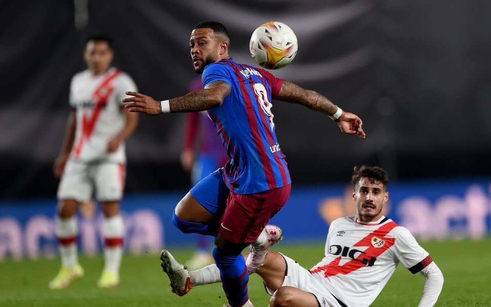 Отборите на Райо Валекано и Барселона при в сблъсък от