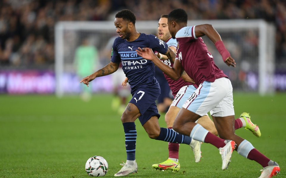 Уест Хем Юнайтед и Манчестър Сити играят при резултат 0:0