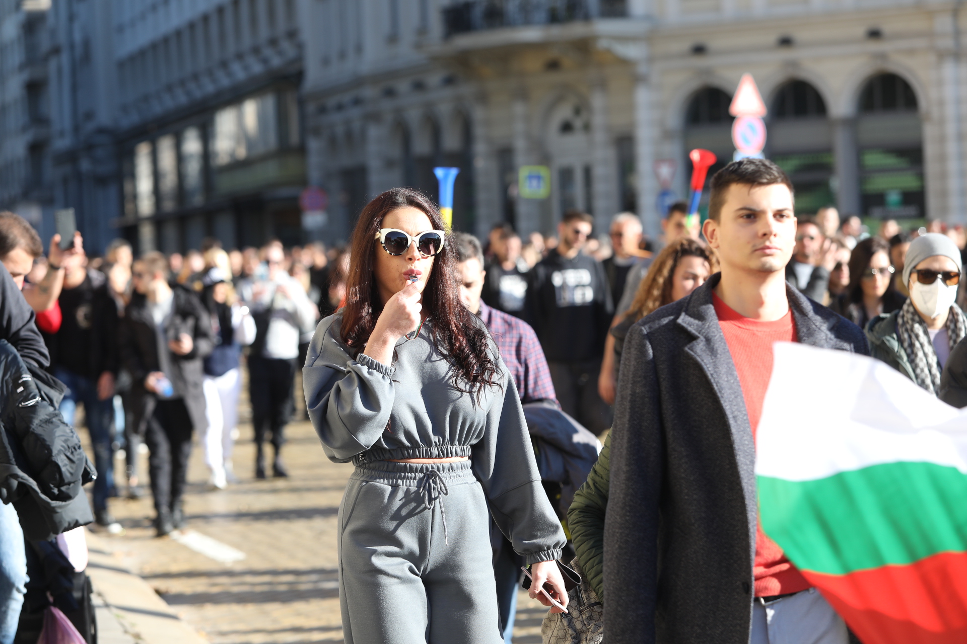 <p>Протест в София на представители на бизнеса, пострадал от новите ограничителни мерки.&nbsp;По-рано днес протестиращите блокираха за кратко пл. &quot;Орлов мост&quot;.</p>