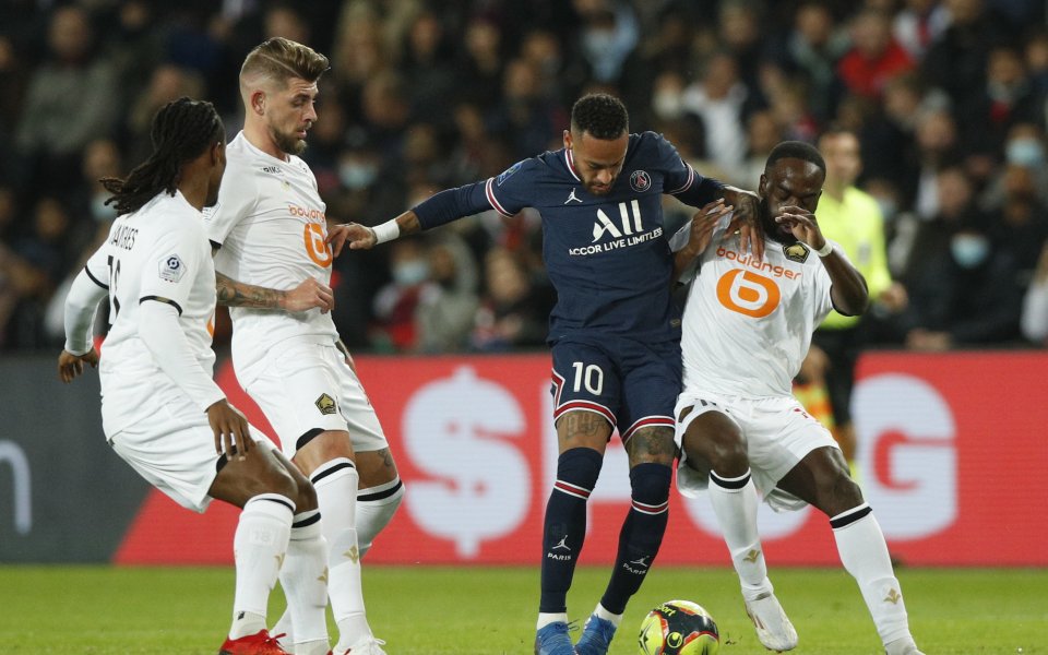 Отборите на Пари Сен Жермен и Лил играят при в