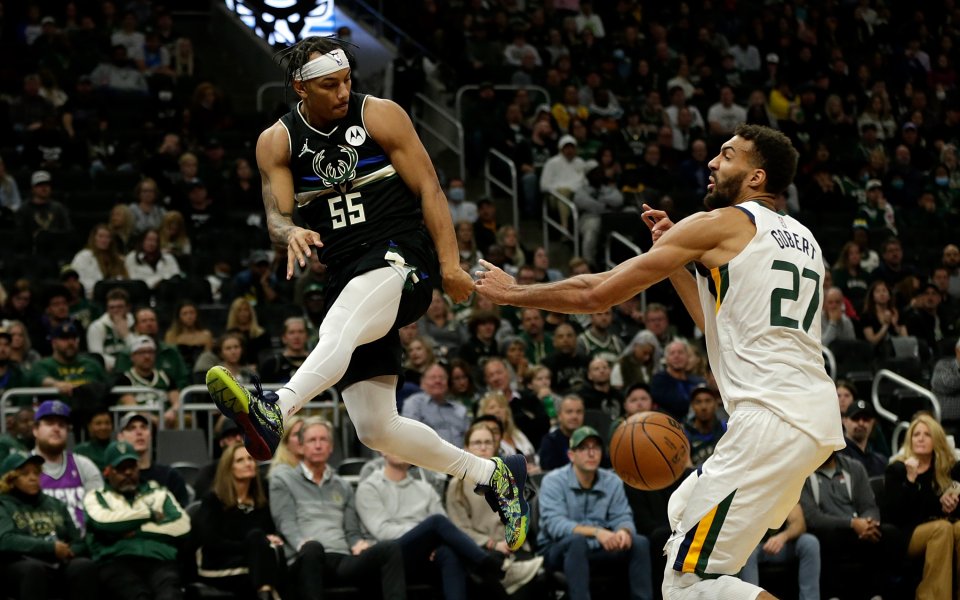 Юта Джаз се наложи със 107:95 над Милуоки Бъкс като