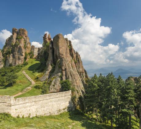 В сърцето на Родопите скрито между меките извивки на планината