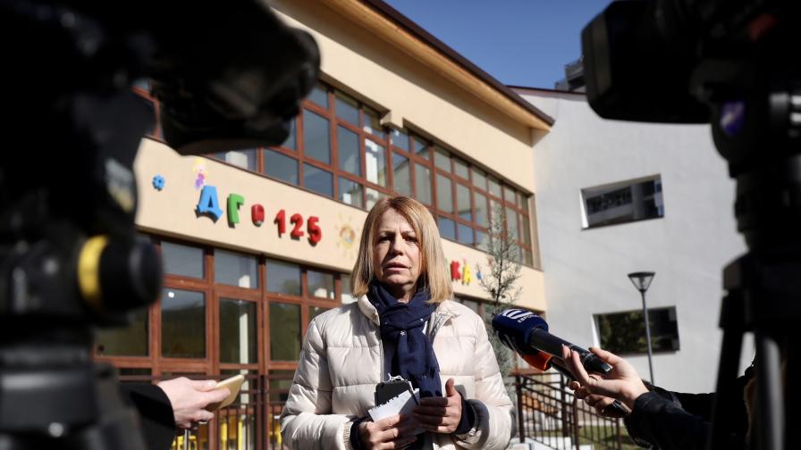 Йорданка Фандъкова посети 125 детска градина "Усмивка" в Овча купел
