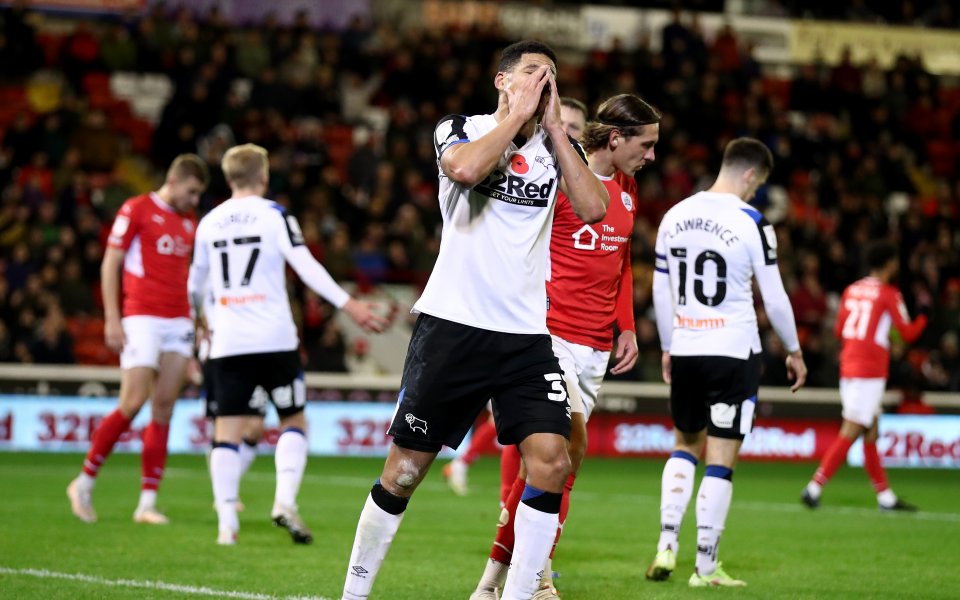 Дарби Каунти продължава буквално да се бори за своето оцеляване.