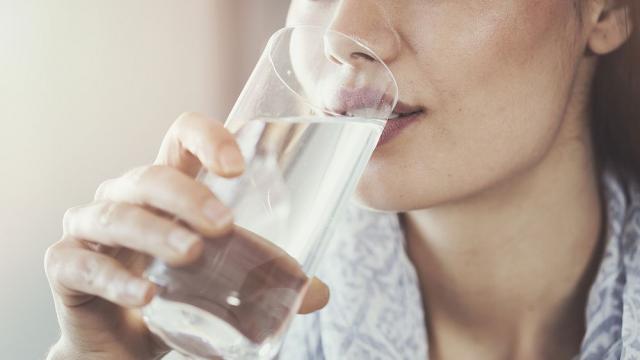 Чаша вода на гладно сутрин носи ползи за здравето