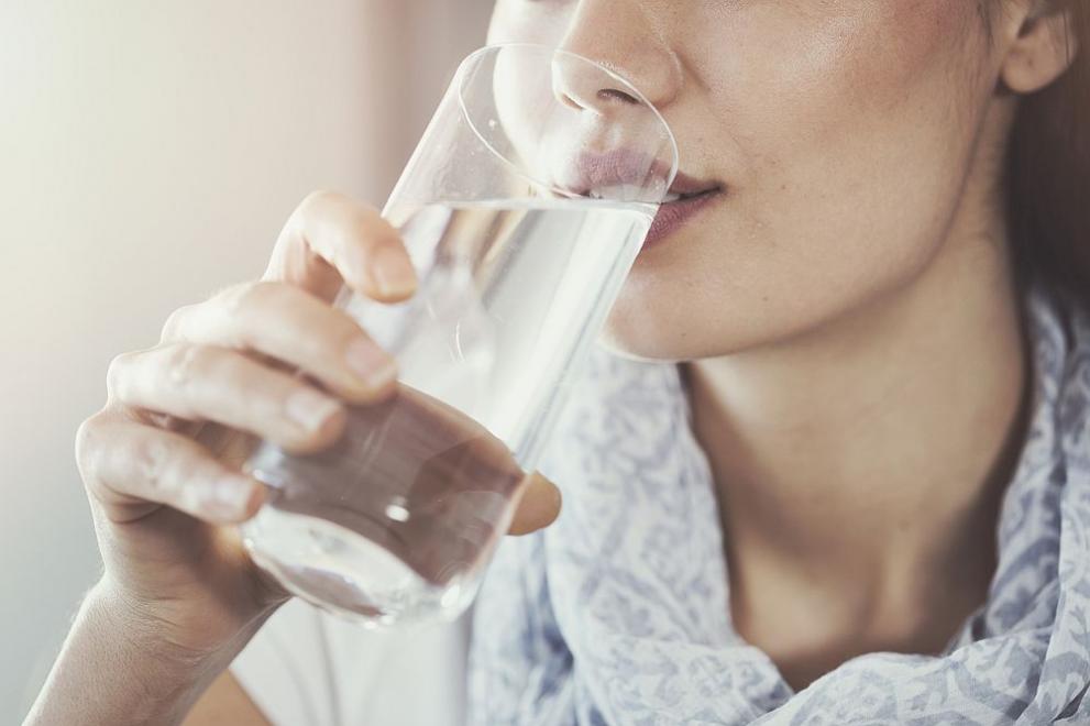 Пиенето на чаша вода всяка сутрин преди хранене е здравословен
