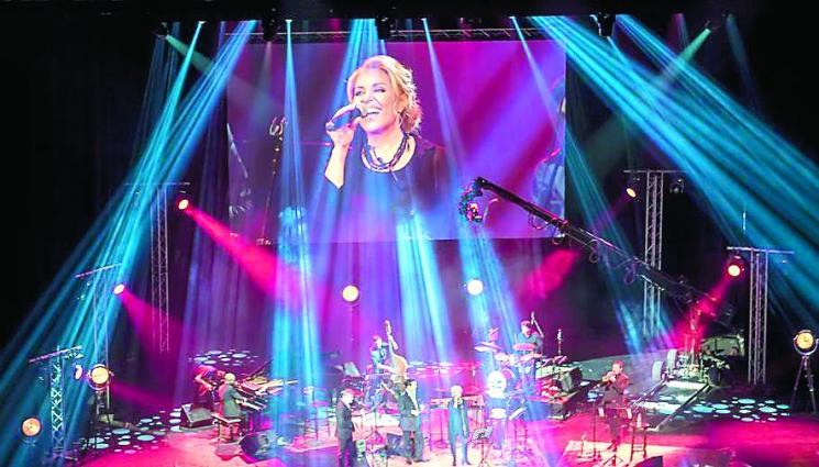 Хилда Казасян на турне с филмова музика - КУЛТУРЕН АФИШ: Хилда Казасян ни кани „Да послушаме кино“ в Шумен