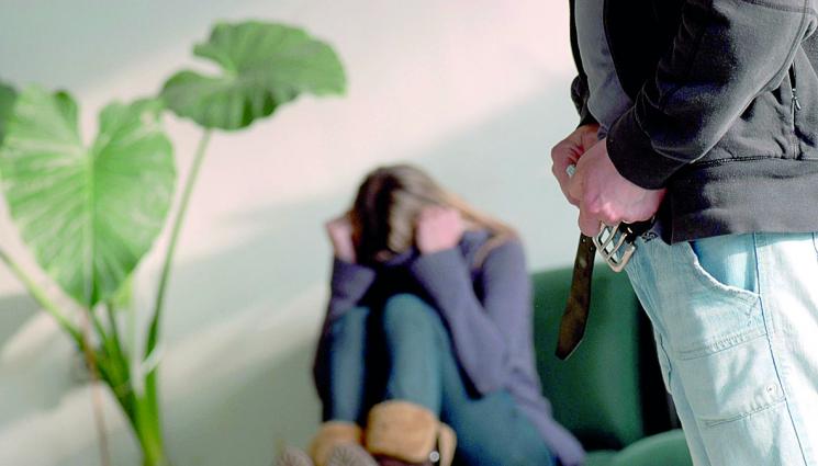 Военен арестуван за блудство с дъщеря си - Мъж е блудствал с малолетната си дъщеря!