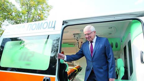 Търсят майстори за Спешната помощ