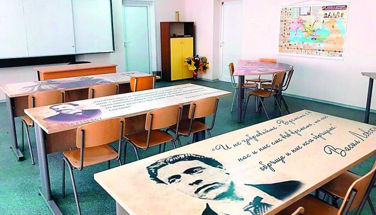 Ученици на един чин с Левски Ботев и Раковски - Ученици на един чин
с Левски, Ботев и Раковски