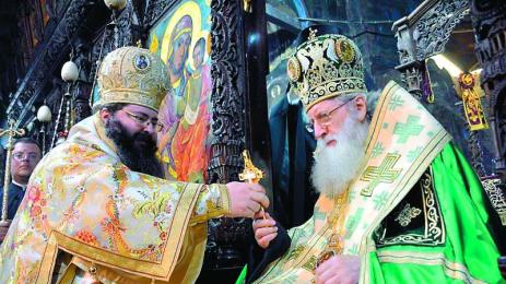 Жезъл и уиски за ЧРД на патриарха