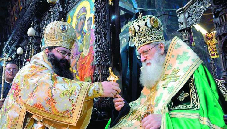 Жезъл и уиски за ЧРД на патриарха - ЗА ПАТРИАРХА: Отслужват молебен в цялата страна.