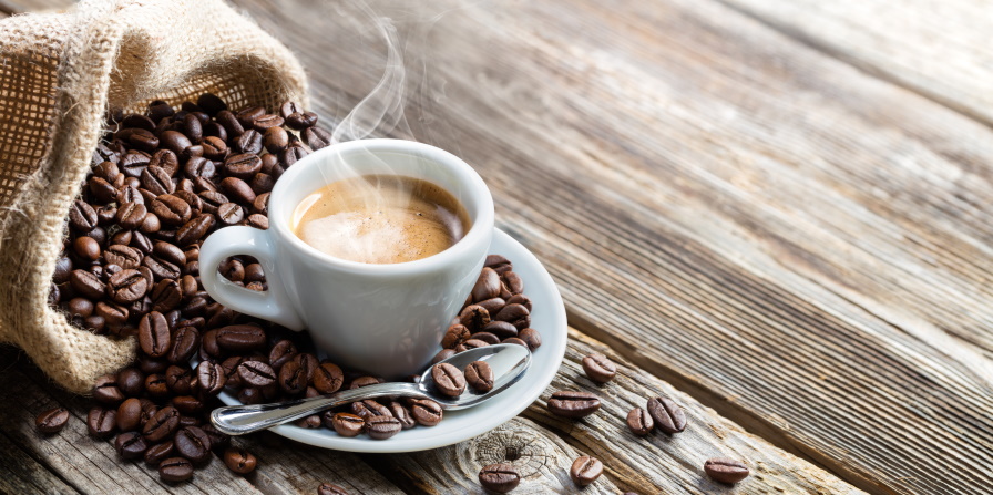 <p><strong>1. Пиете кафе вместо да закусвате</strong></p>

<p>Мнозина казват, че закуската е най-важното хранене за деня, така че, разбира се, замяната ѝ с кафе не може да бъде полезна за цялостното ви здраве. Според диетолозите пропускането ѝ води до прием на по-малко питателна диета и по-специално - допринася за преждевременното състаряване на организма. Според различни изследвания, ако пропускате закуската и просто пиете кафе, то това може да доведе до сериозни здравословни усложнения.</p>