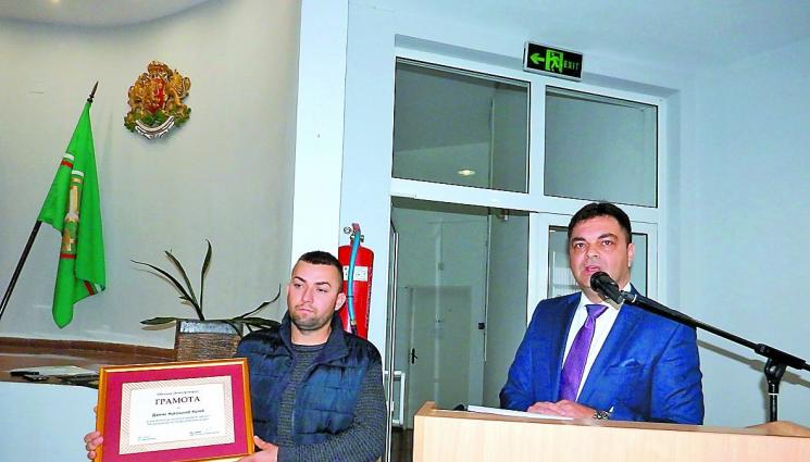 Дамян се хвърлил към огнения ад - Дамян се хвърлил към огнения ад