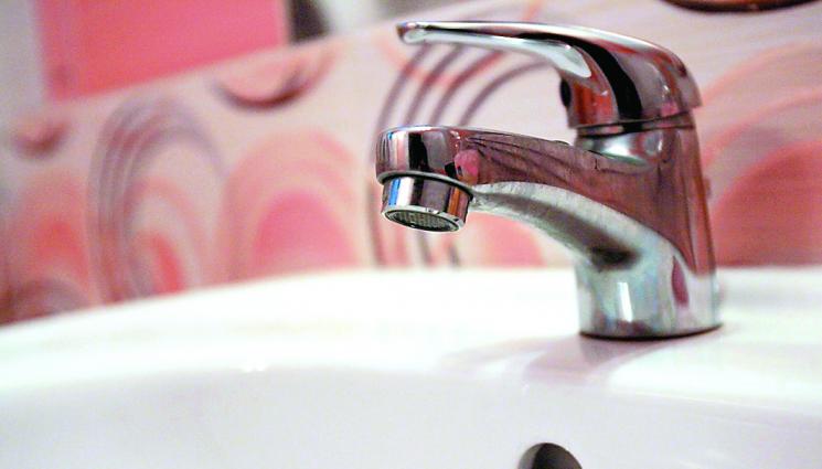 315 000 души на воден режим - НА СУХО: 250 000 българи все още са на воден режим!