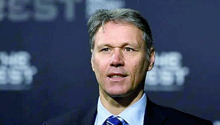 Погнаха Ван Бастен за нацистки поздрав - Марко ван Бастен се оплака в интервю, че е обект на преследване от объркана жена